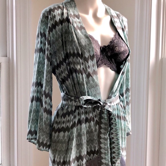 Fringe Hem Kimono, Handmade in Indonesia - Picture 4 of 9